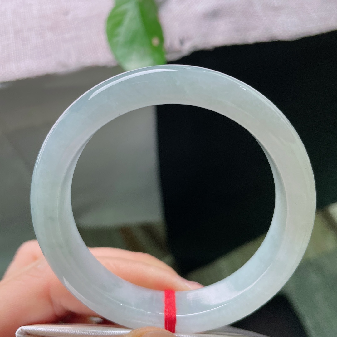 53.2/11.9/7.7，浅绿底正圈，清秀迷人，百搭，低调奢华，不张扬却处处透着精致。无裂，ss55715a