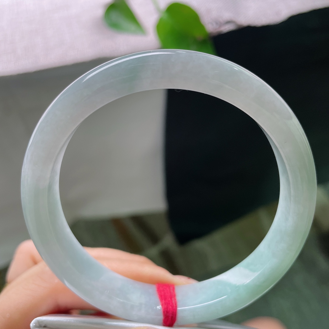 绿底正圈，棉线，清浅晴水底色，水润通透，素圈简约大方，上手清爽舒适，四季百搭。ss ss55003a