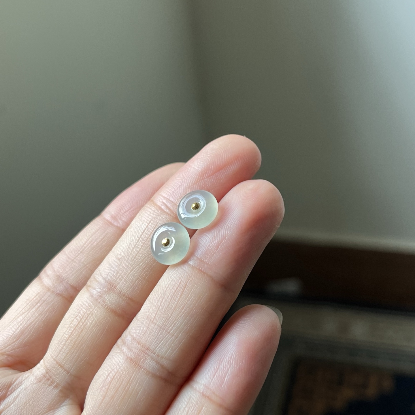 18K金镶冰种晴水平安扣耳钉，种水好，冰透无裂，尺寸9.3×3.6，一对