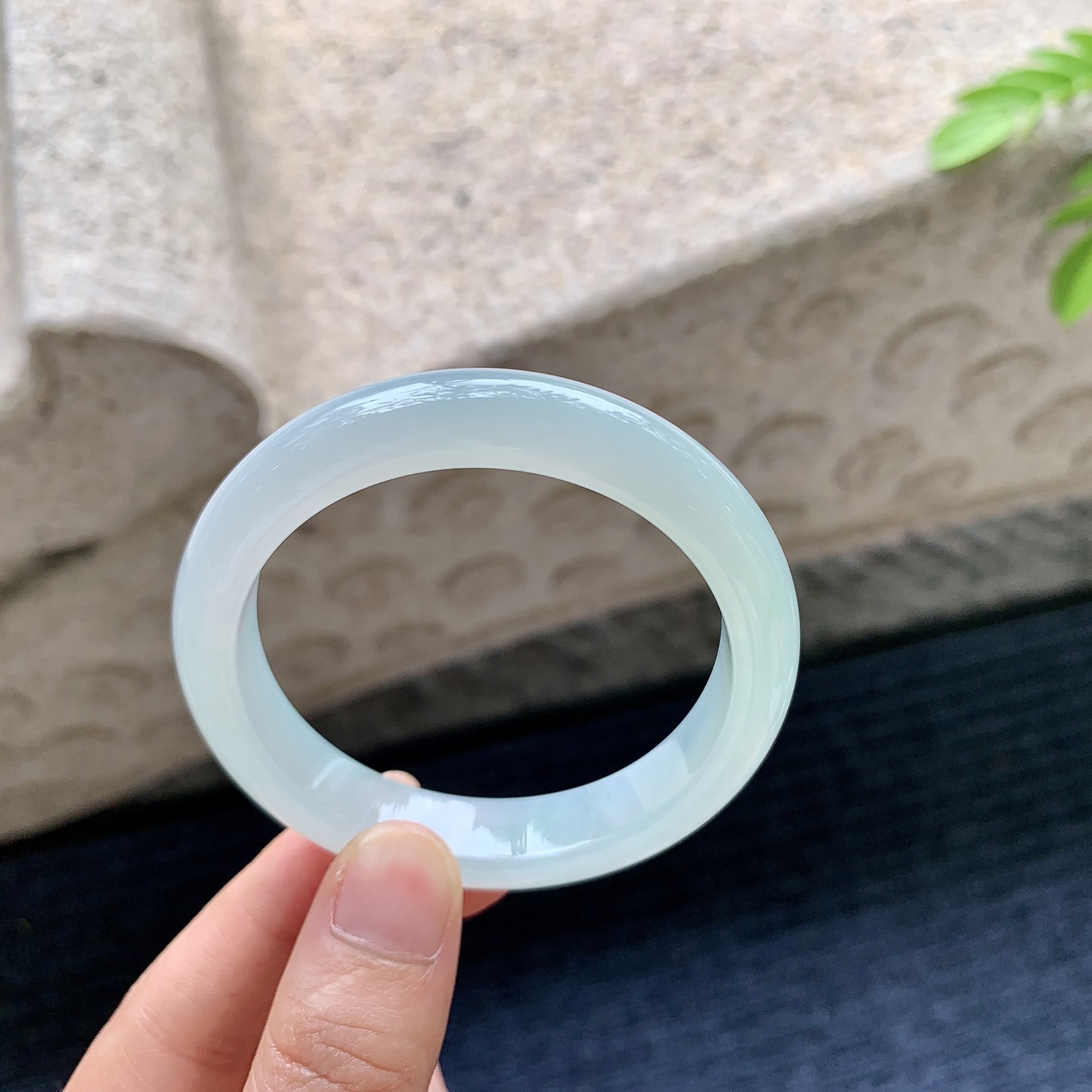 正圈50 51，圈口51.5/11.2/7.5，编码AD073143，糯冰晴底，水润，种老，细腻，无裂。
