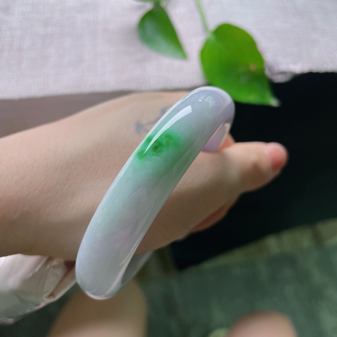 58.1/13.3/9，春彩正圈，皮纹，紫韵柔和，翠色鲜亮，撞色清新雅致，上手亮眼温柔。ss53172a