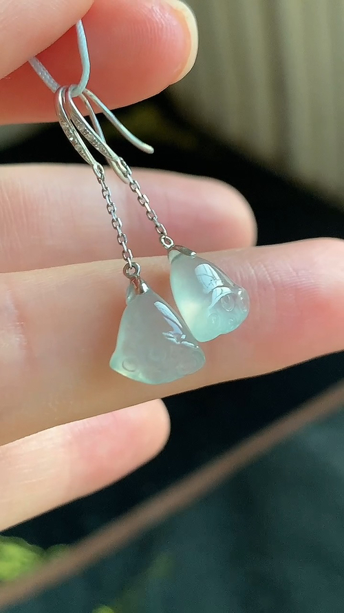 ️天然翡翠，冰莲蓬18k金耳坠，尺寸10.5-8.8-3.8 be726