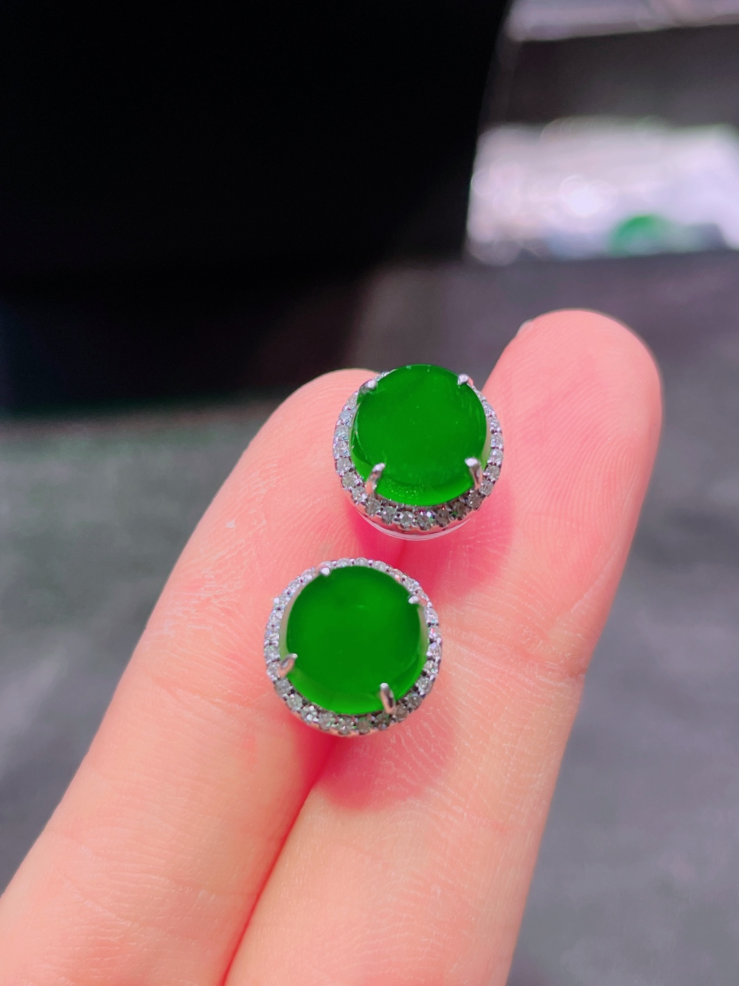 ️高冰绿平安扣耳钉 晶莹剔透，新颖时尚，品相，9-4