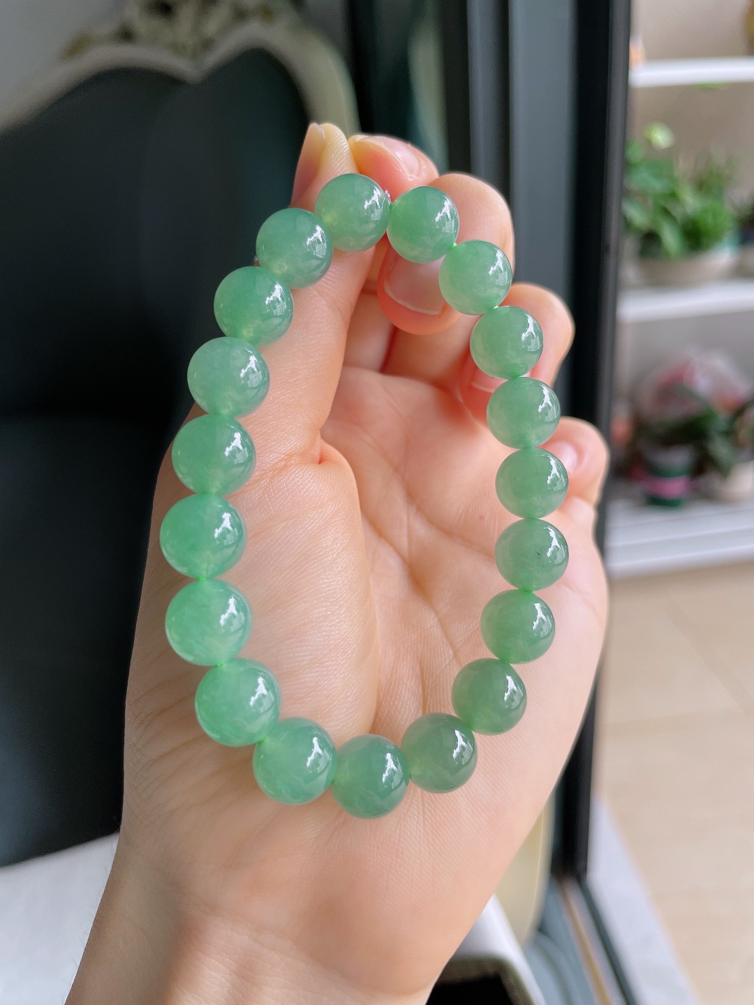 ️，缅甸天然翡翠A货，冰满绿手串，尺寸：10mm。【编4428】