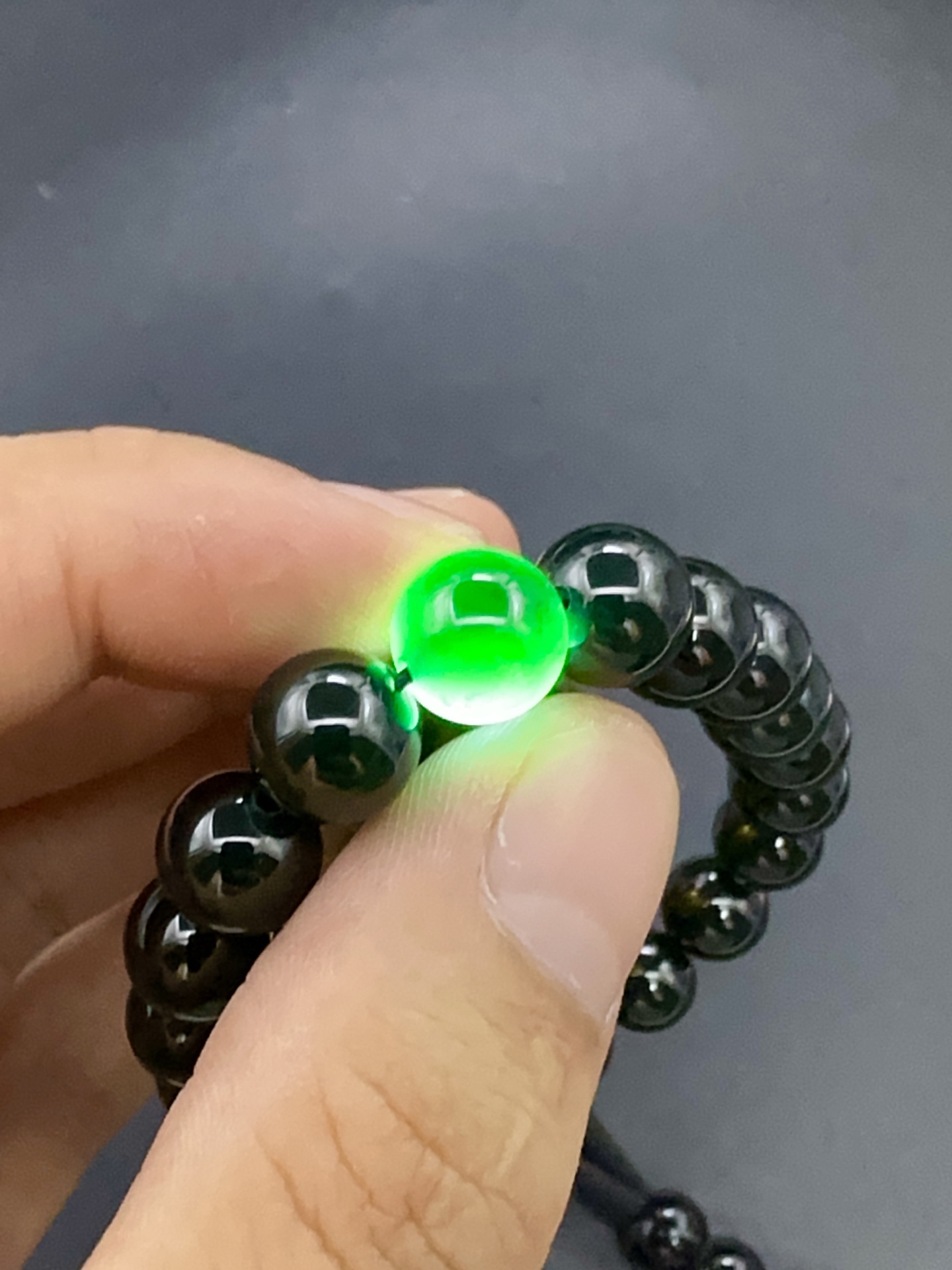 ️【墨翠手串10mm】老坑冰种   黑度极黑  灯照全透  呈帝王绿  种老起光   底极细腻  圆润饱满