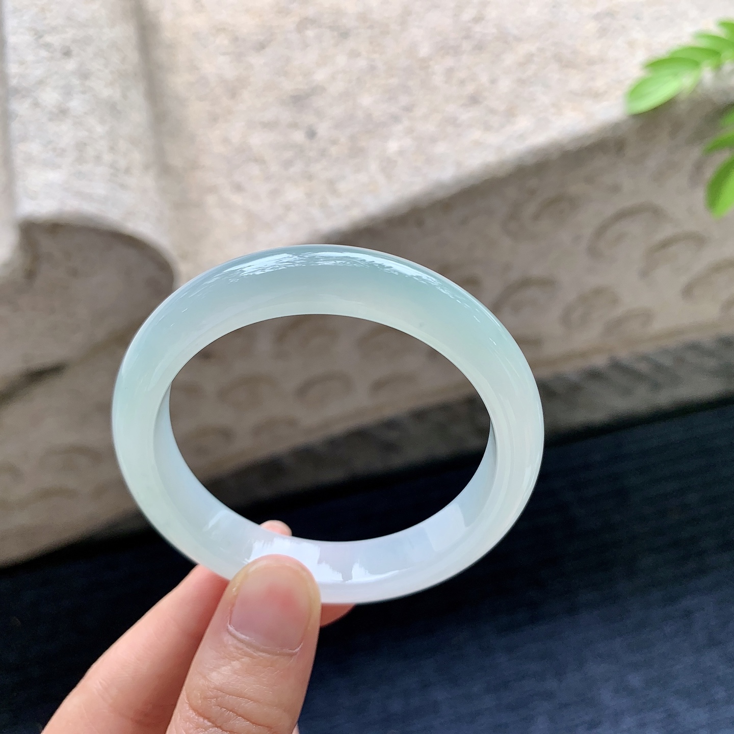 正圈50 51，圈口51.5/11.2/7.5，编码AD073143，糯冰晴底，水润，种老，细腻，无裂。
