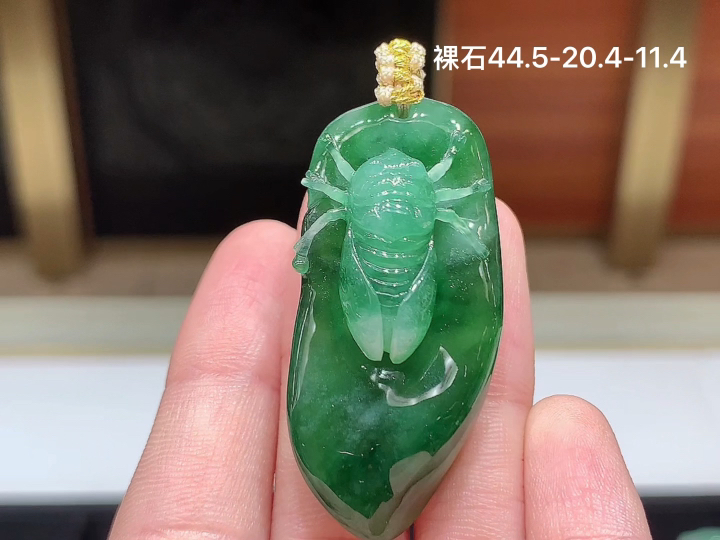 ️ 满色一鸣惊人,老坑冰透 种老水足 水润光泽,性比高 无裂,尺寸看图
