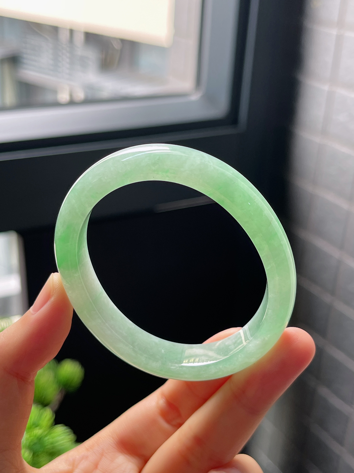 贵妃圈口52.6，冰糯种飘花翡翠贵妃手镯