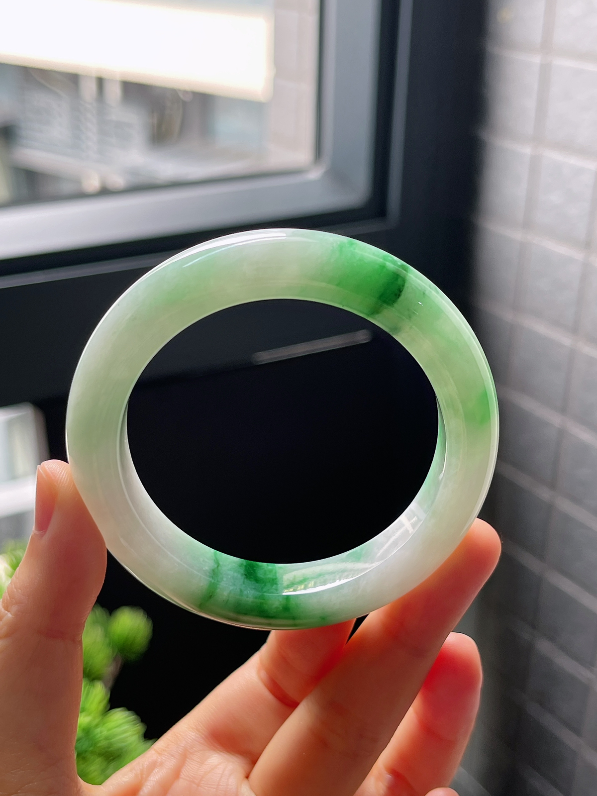 圈口51.8，糯化种飘花阳绿正圈翡翠手镯