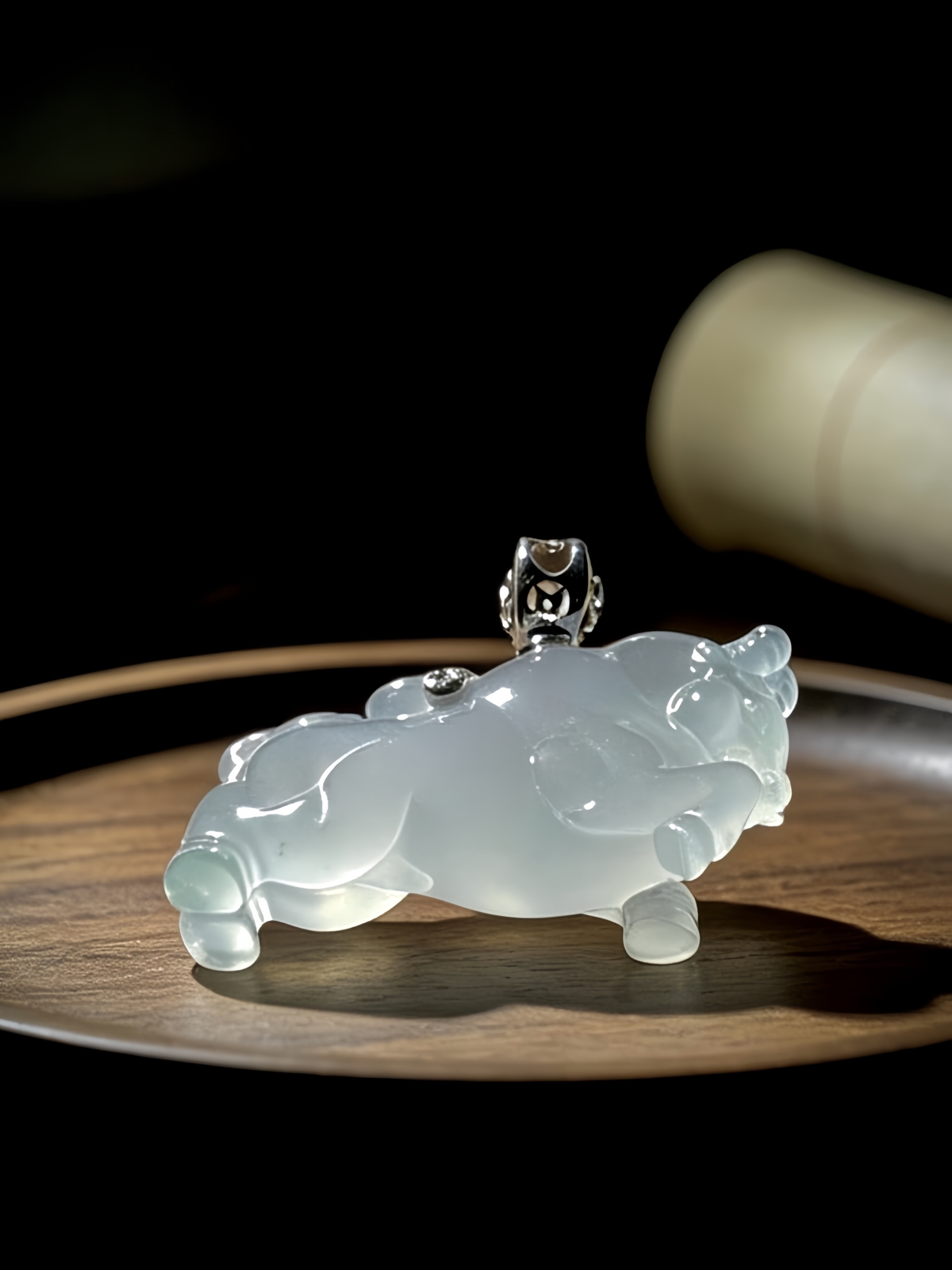 【扭转乾坤】，牛气冲天，
裸石36-23.5-9mm，
18K金，南非钻，12.56g，