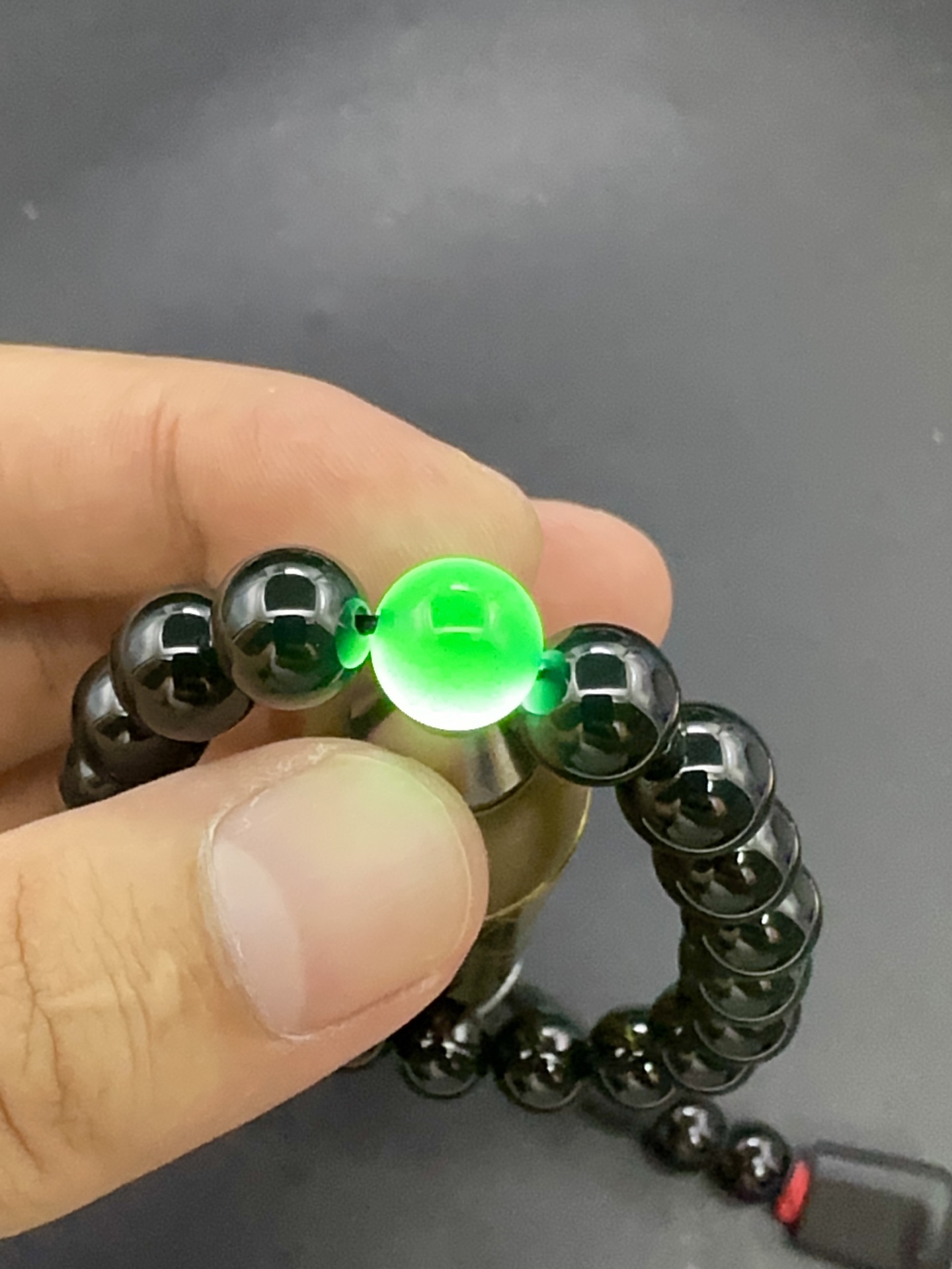 ️【墨翠手串10mm】老坑冰种   黑度极黑  灯照全透  呈帝王绿  种老起光   底极细腻  圆润饱满