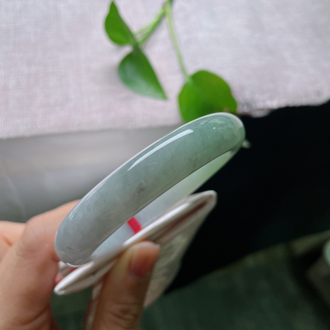 57/12.4/8.4，淡绿淡紫正圈。水润，种老，颜色过度自然，百搭清丽，皮纹，54928a
