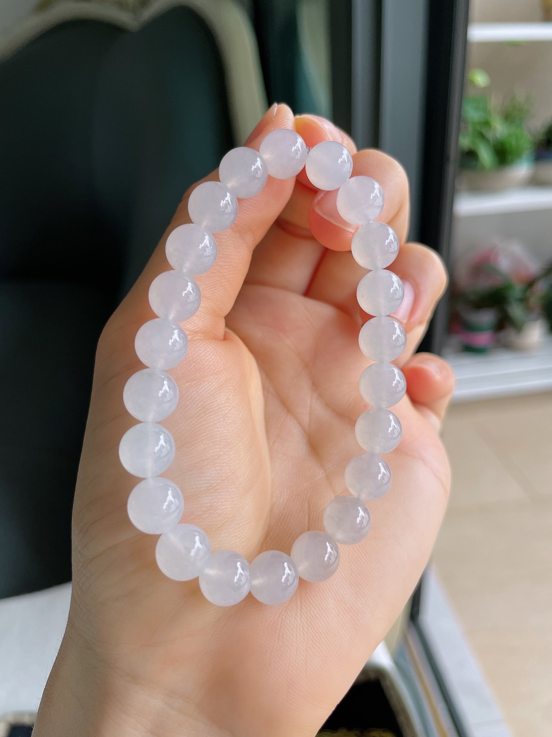 缅甸天然翡翠A货，白冰手串，尺寸：8.6mm。【编4453】