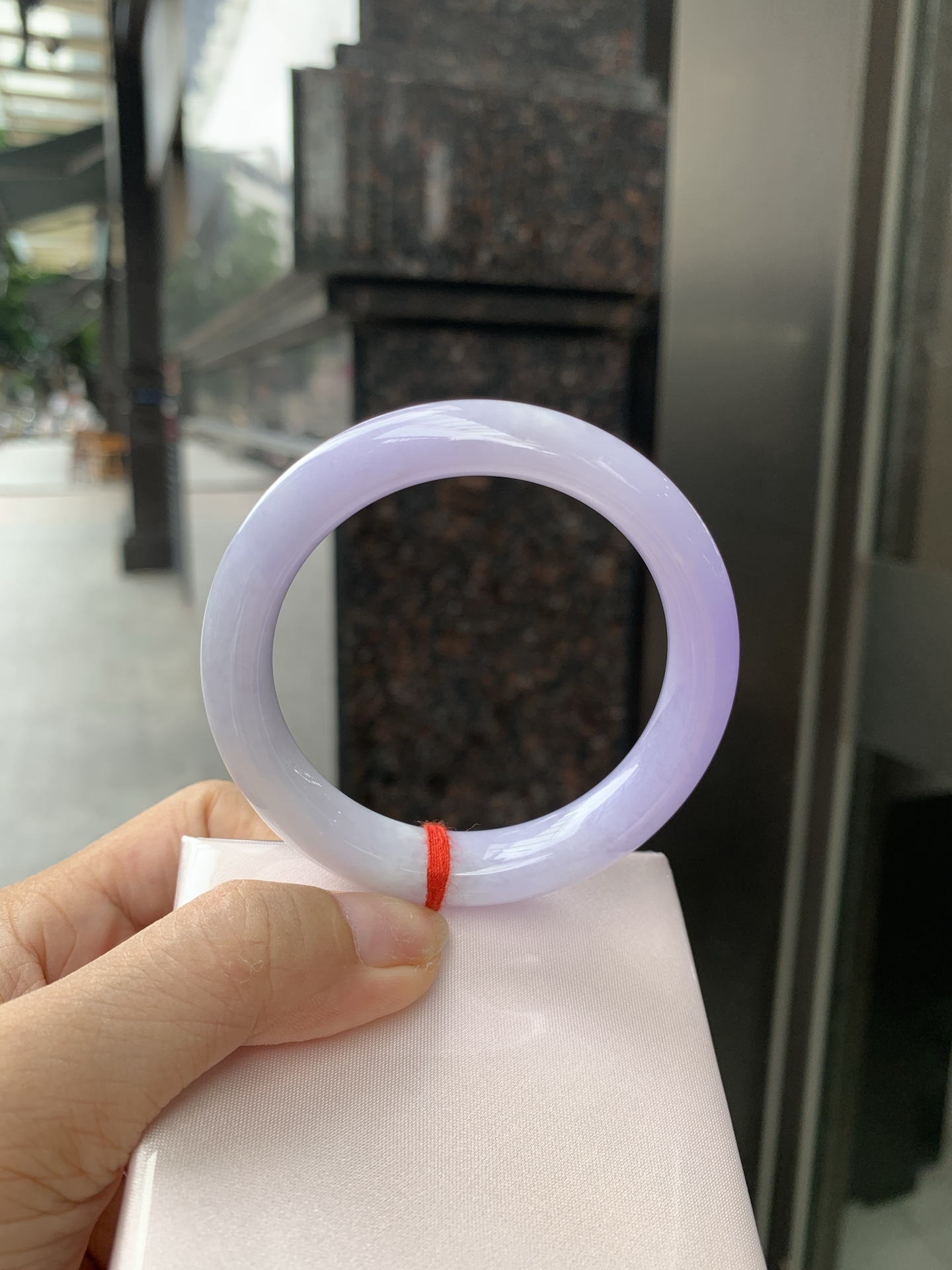 正圈，打灯棉絮，底妆水润，吸睛抢眼，浪漫迷人，仙气飘飘，优雅高贵显气质，感满满，底色均匀不失色，不同光线不一样视觉感受