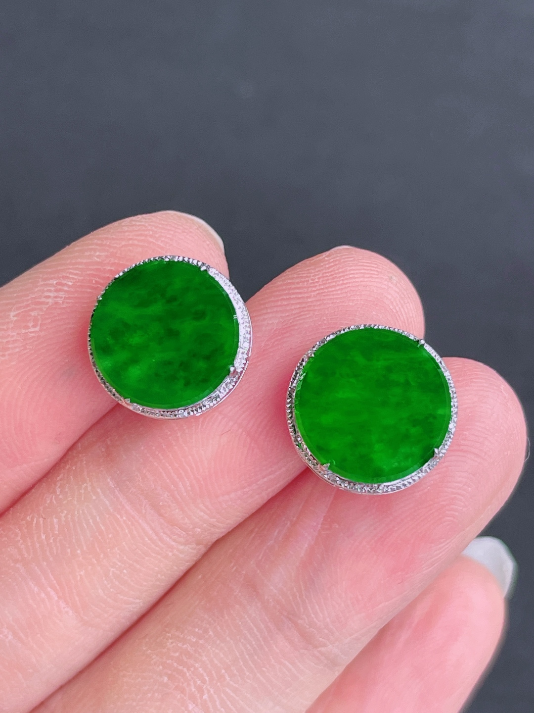️高冰绿平安扣耳钉 晶莹剔透，新颖时尚，品相，11.5-2