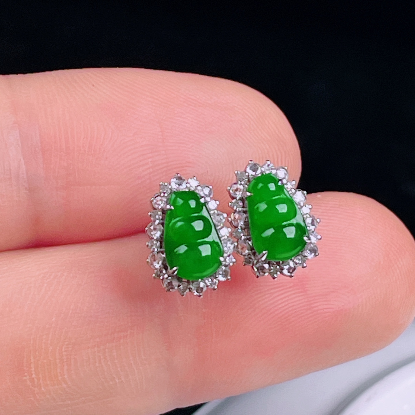 ️辣绿耳钉，老种起光，细底通透，尺寸：裸石7.7/5/2mm0730