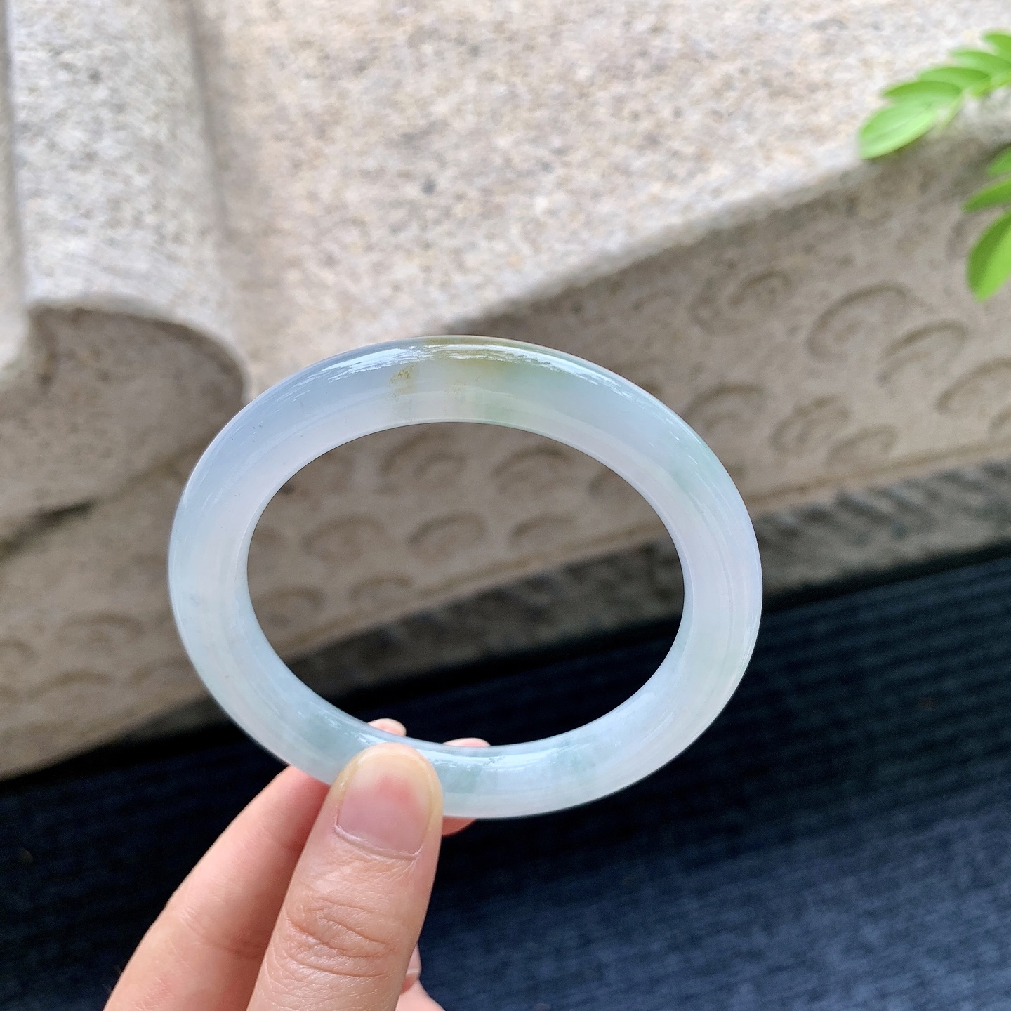 圆条57 58，圈口58/9.6/9.7，编码AD073152，糯冰飘黄翡，水润，种老，细腻，打灯有纹线
