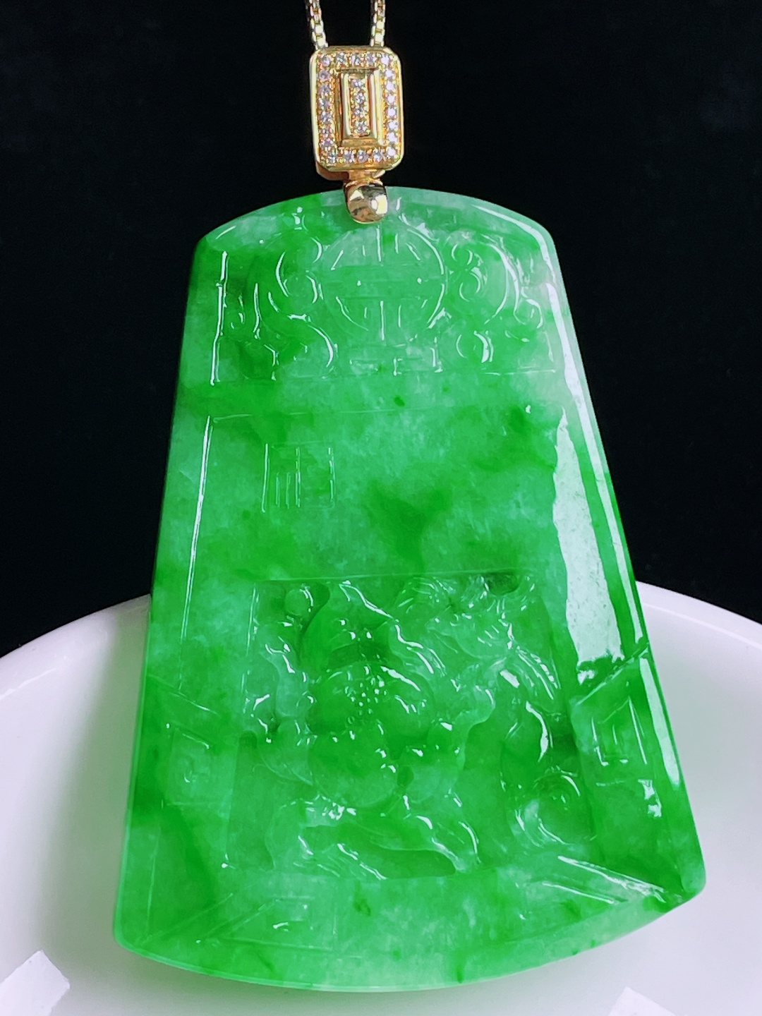 ️阳绿和和美美，老种起光，细底通透，尺寸：63.8裸石53.8/40.2/5.3mm0730