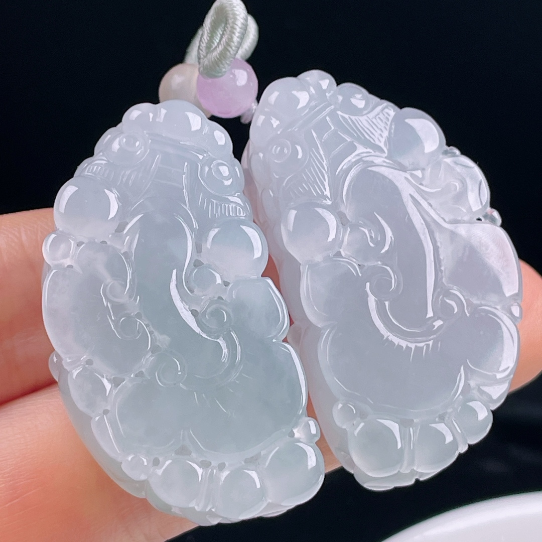 ️高冰貔貅，老种起光，细底通透，尺寸：41.6/22.8/11.3mm0730