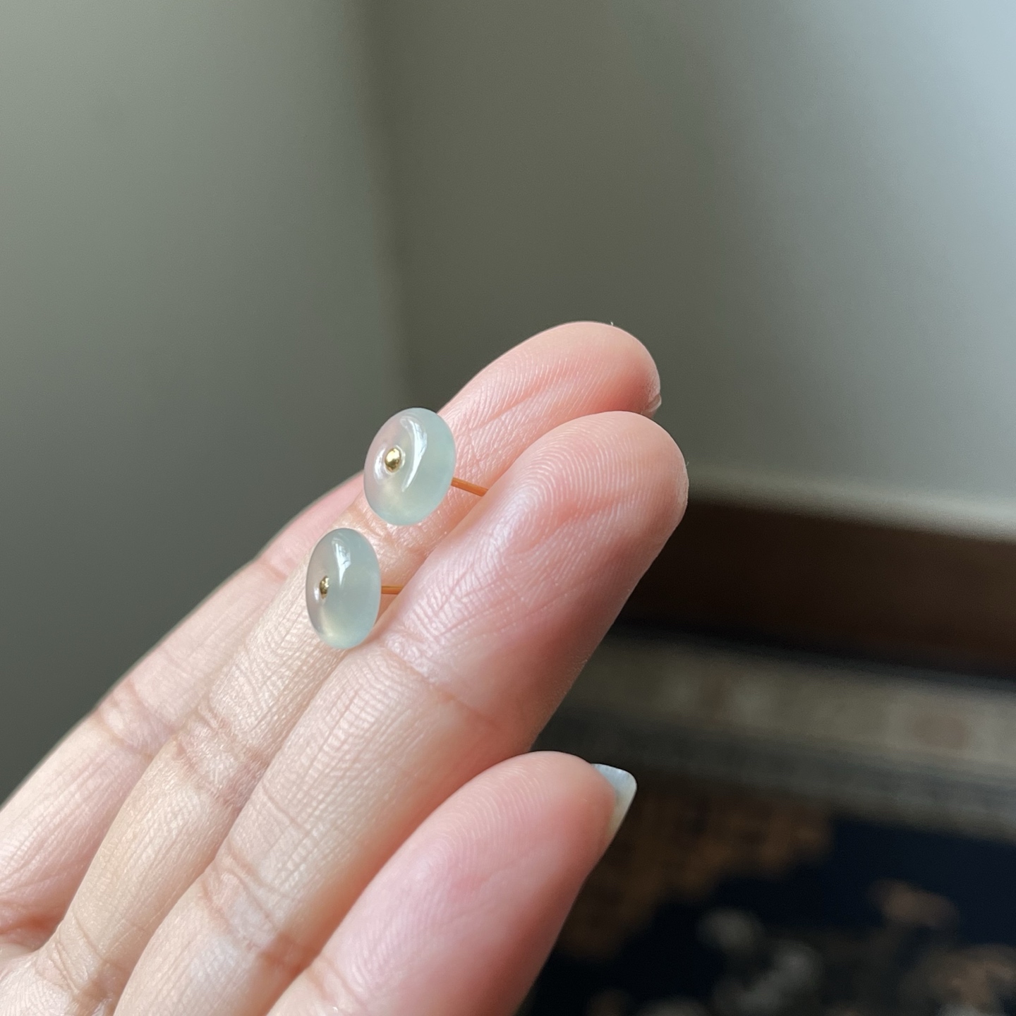 18K金镶冰种晴水平安扣耳钉，种水好，冰透无裂，尺寸9.3×3.6，一对