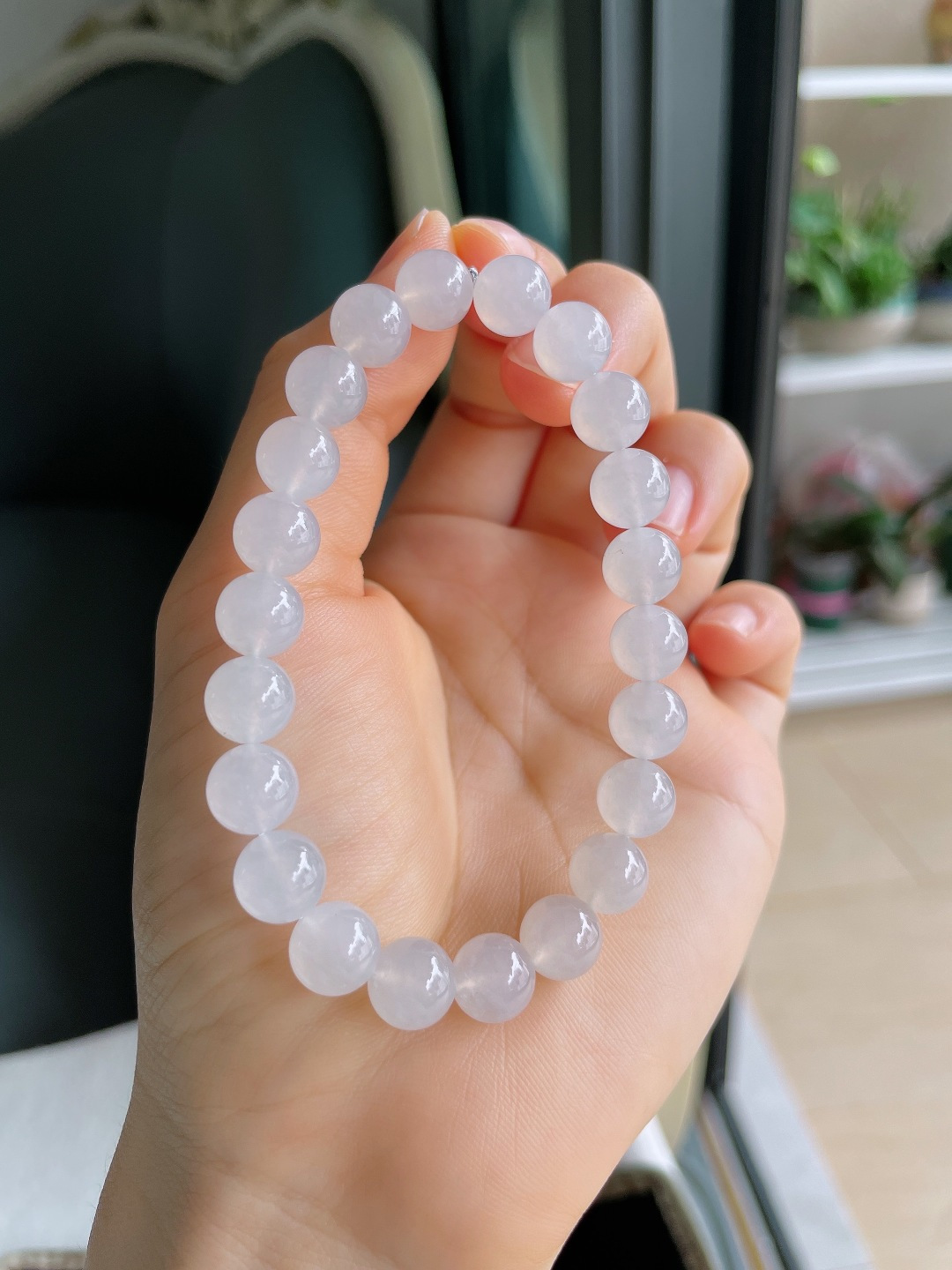 缅甸天然翡翠A货，白冰手串，尺寸：8.6mm。【编4453】
