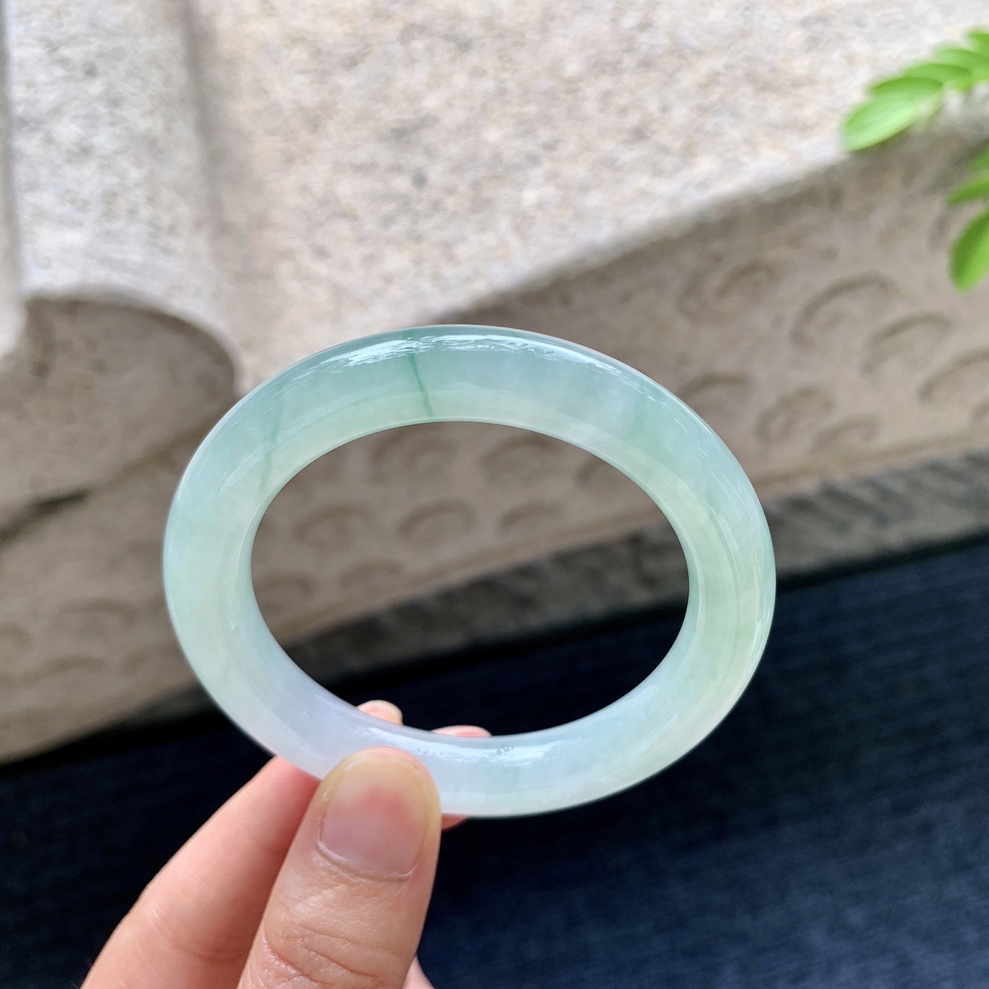 圆条50 51，圈口51/9.8/9.3，编码Q7073169，糯冰飘花，水润，种老，细腻，打灯有纹线