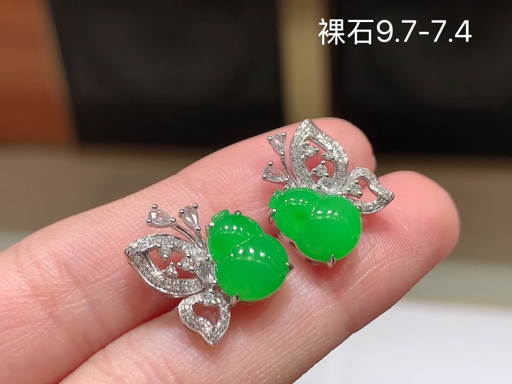 ️ 阳绿葫芦耳钉，种老水足，佩戴优雅气质，性比高，18k金镶嵌，无裂，尺寸看图，9.7-7.4