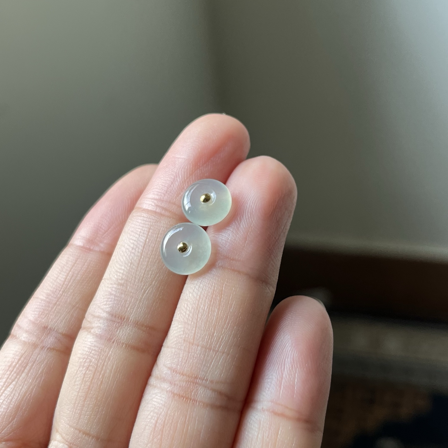 18K金镶冰种晴水平安扣耳钉，种水好，冰透无裂，尺寸9.3×3.6，一对