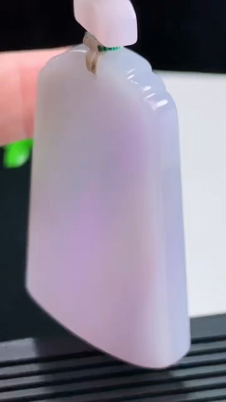 天然A货翡翠紫罗兰仿古无事牌吊坠，尺寸56-34-6.2 重量:38.60g
8月1日