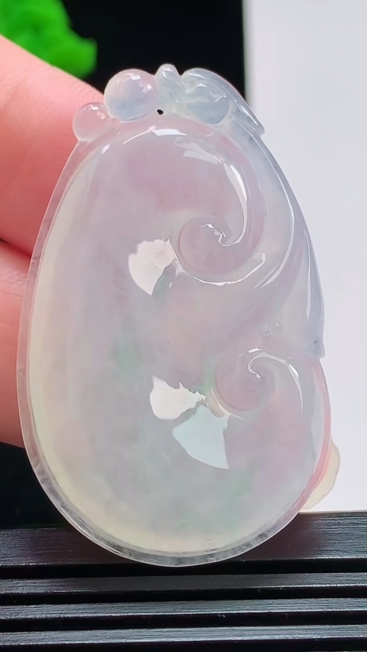 天然A货翡翠如意吊坠，尺寸45.6-28-6 重量:13.66g
8月1日