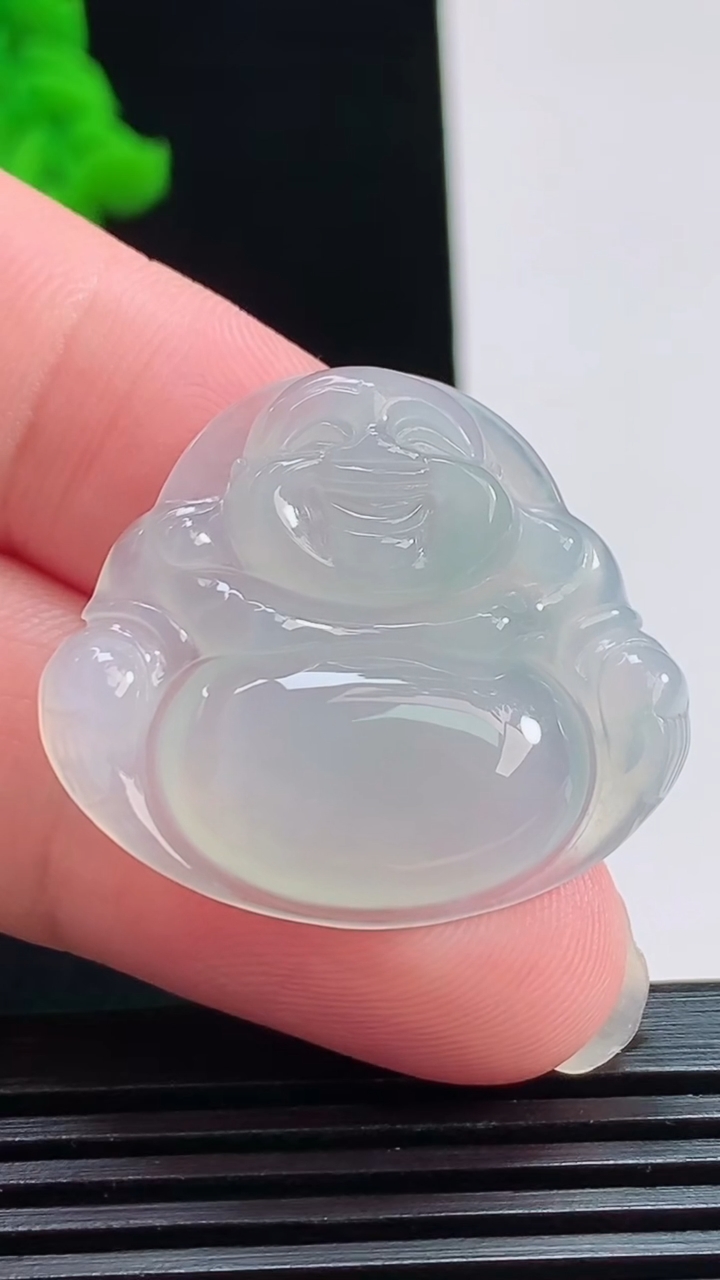 天然A货翡翠佛公吊坠，尺寸27.5-31-5.2 重量:7.15g
8月1日