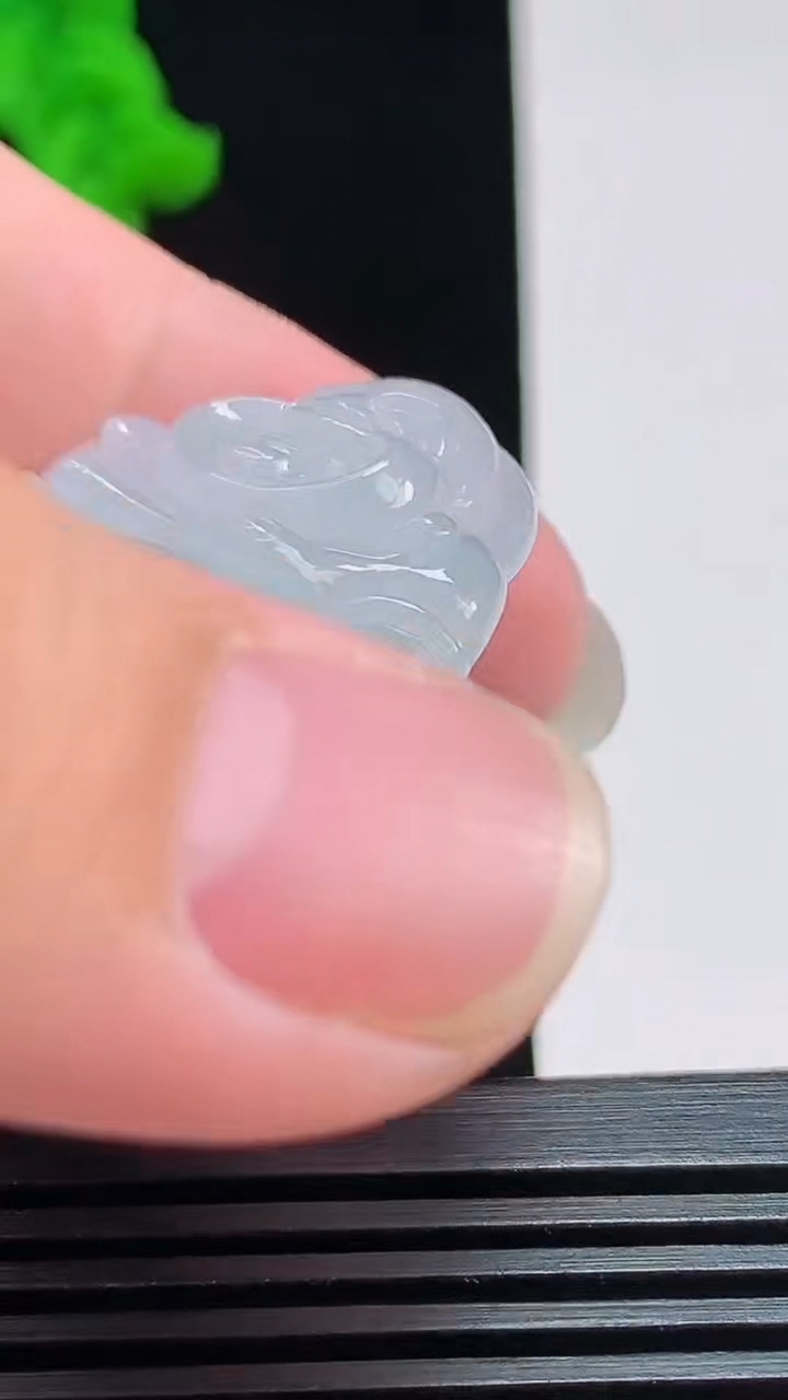 天然A货翡翠佛公吊坠，尺寸33-35-6 重量:10.60g
8月1日