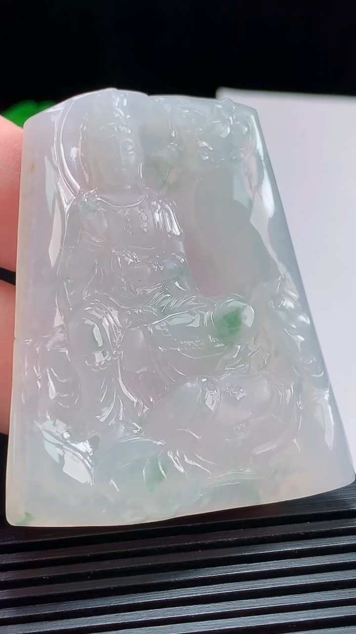 天然A货翡翠飘花普贤菩萨吊坠，尺寸55-44.5-5.2 重量:28.25g
8月1日