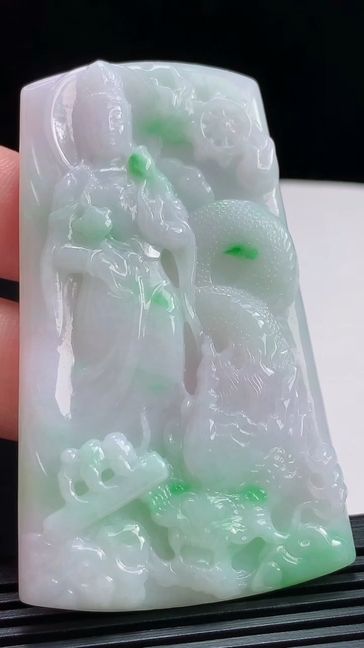 天然A货翡翠御龙大势至菩萨吊坠，尺寸74.5-44.5-5.8 重量:42.47g
8月1日
