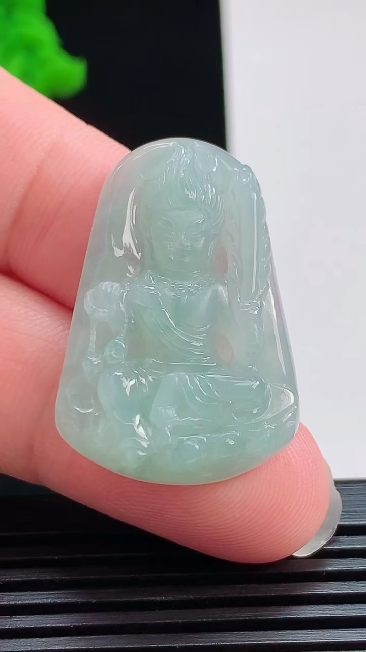 天然A货翡翠不动明王吊坠，尺寸32.6-22-6 重量:7.48g
8月1日