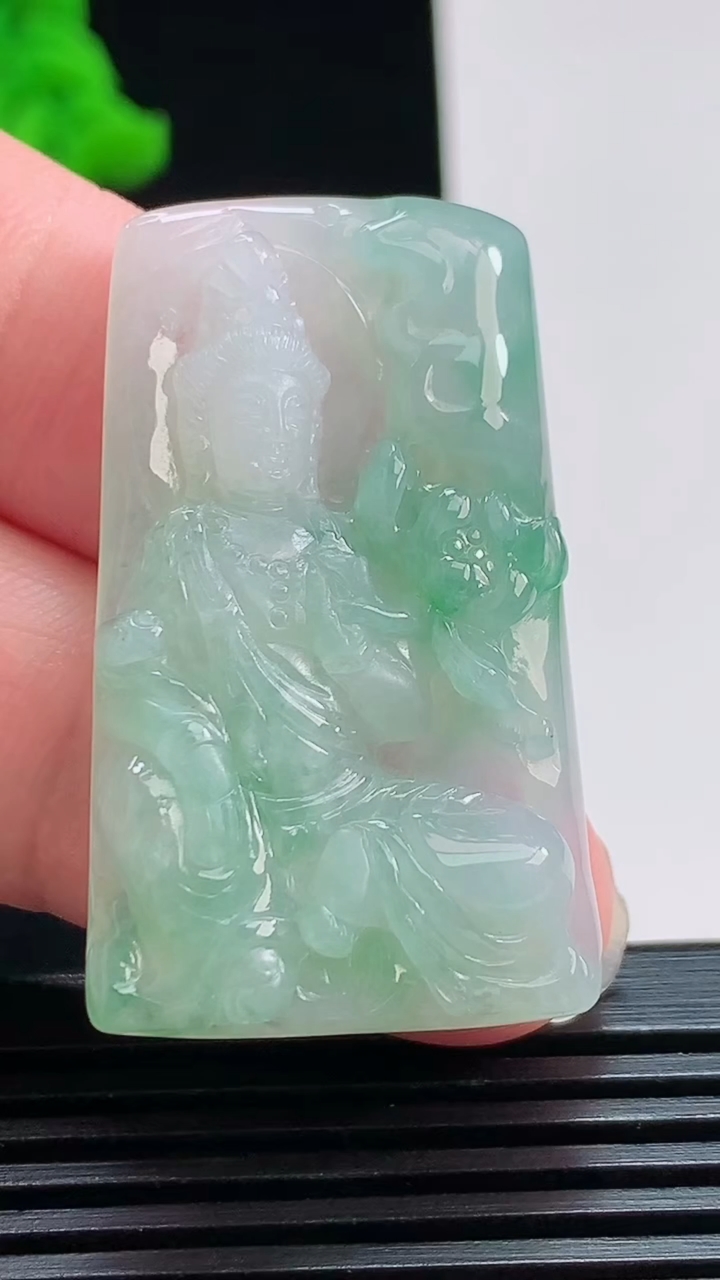 天然A货翡翠大势至菩萨吊坠，尺寸40-24-5.5 重量:11.09g
8月1日