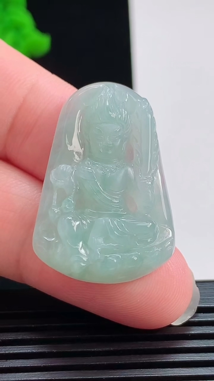 天然A货翡翠不动明王吊坠，尺寸32.6-22-6 重量:7.48g
8月1日