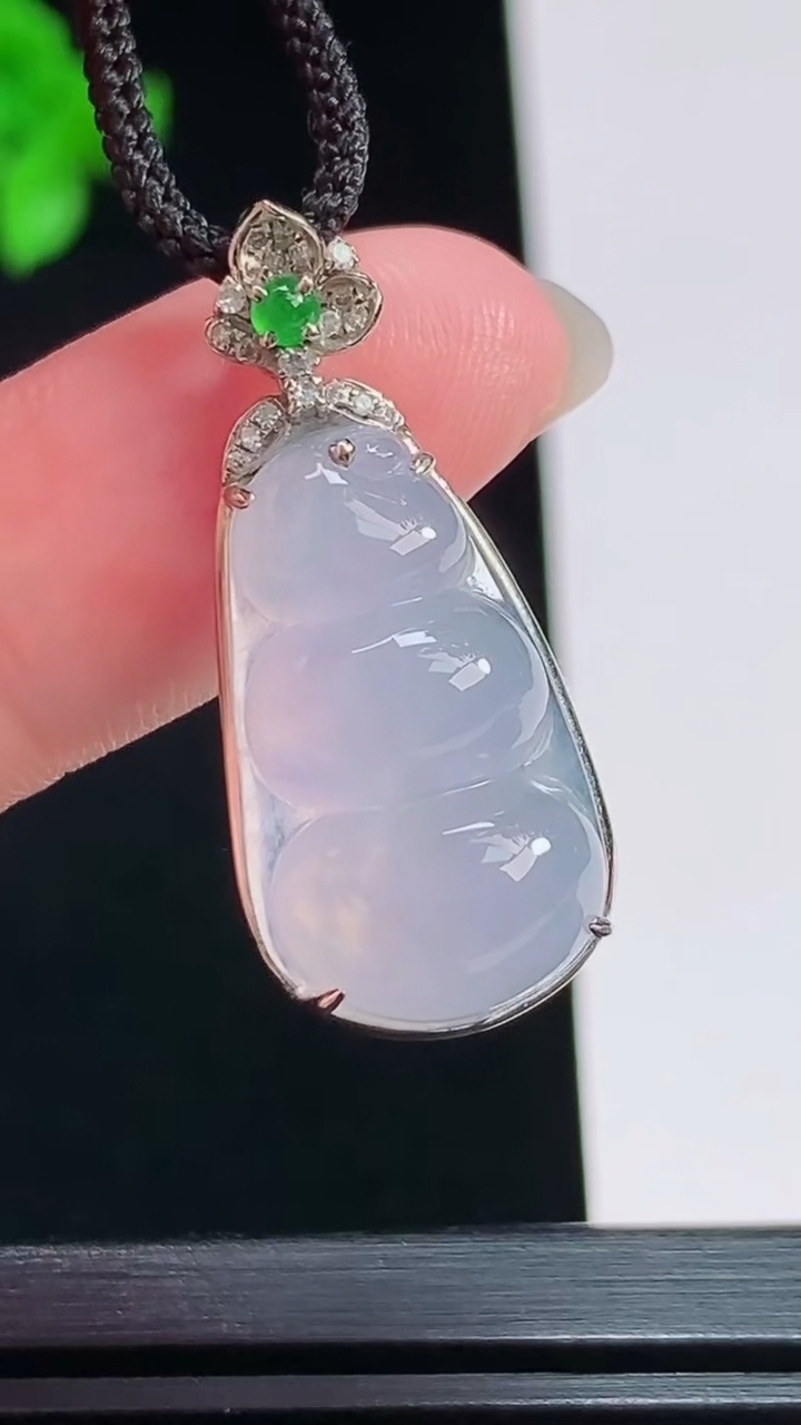 天然A货翡翠18k金紫罗兰福豆吊坠，尺寸30.6-13.6-9，裸石21-12.5 重量:4.57g