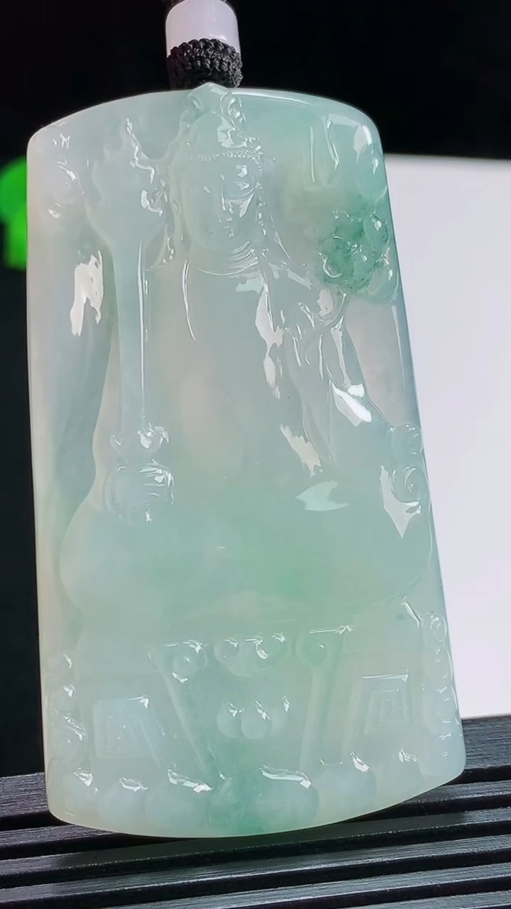 天然A货翡翠飘花虚空藏菩萨吊坠，尺寸61.6-34.5-6 重量:34.26g
8月1日
