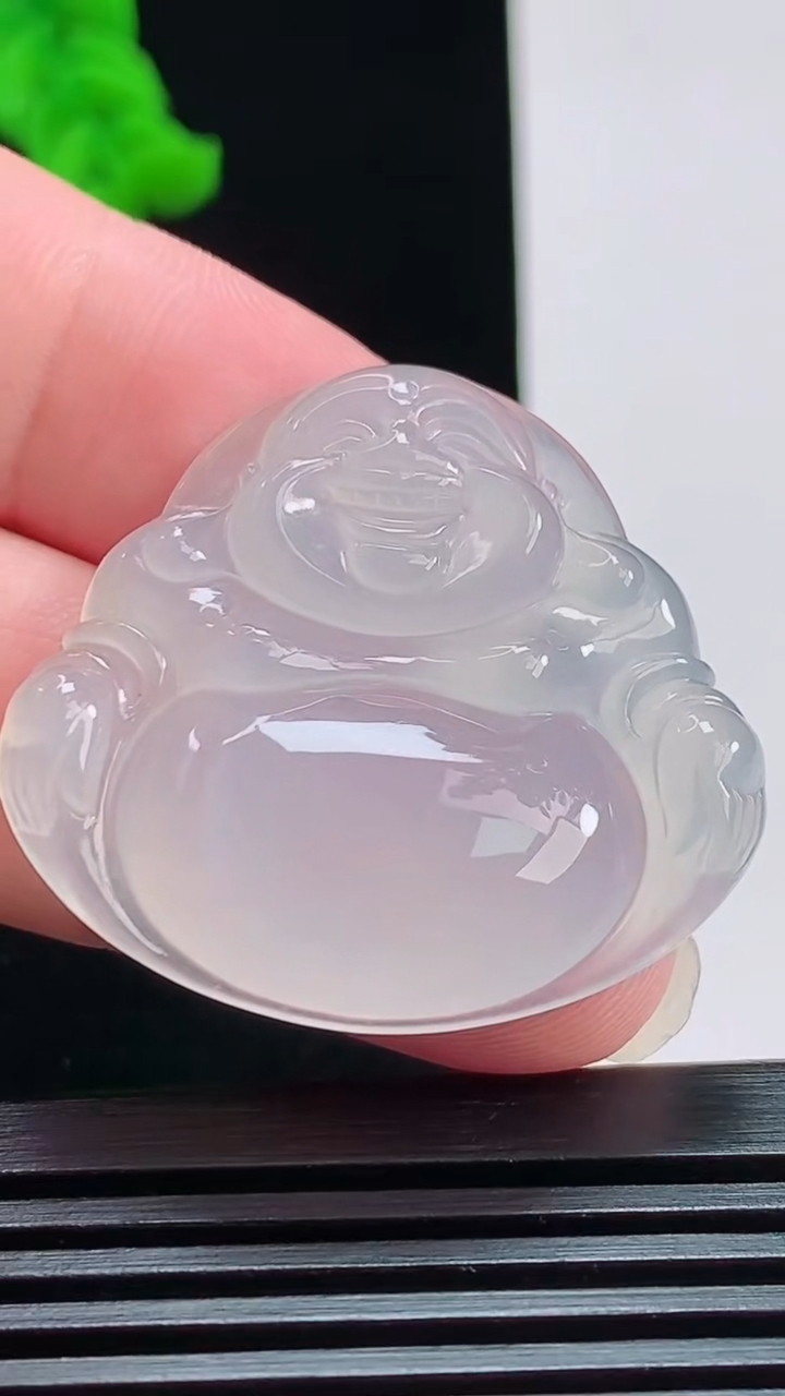 天然A货翡翠种白冰佛公吊坠，尺寸33.5-35.5-6 重量:11.22g
8月1日
