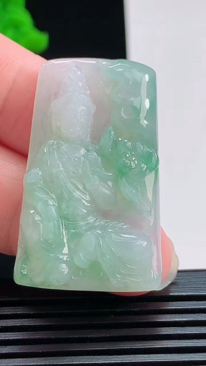 天然A货翡翠大势至菩萨吊坠，尺寸40-24-5.5 重量:11.09g
8月1日