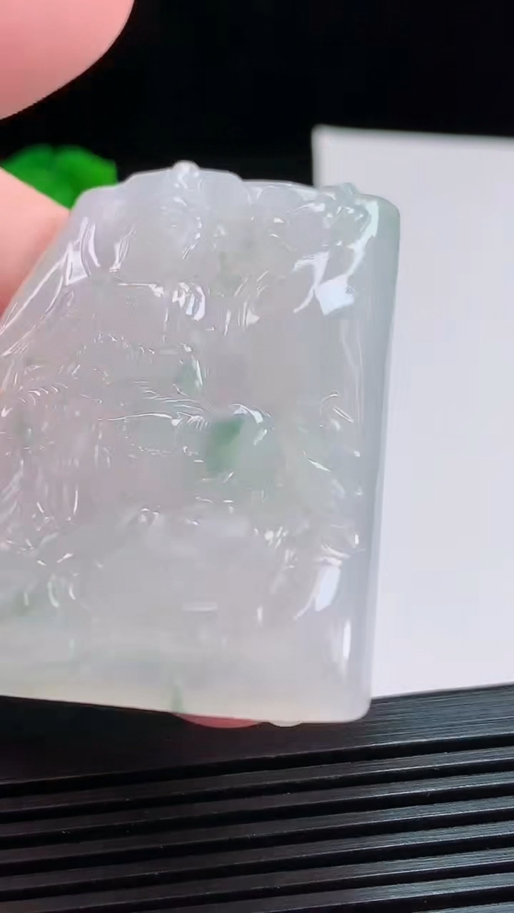 天然A货翡翠飘花普贤菩萨吊坠，尺寸55-44.5-5.2 重量:28.25g
8月1日