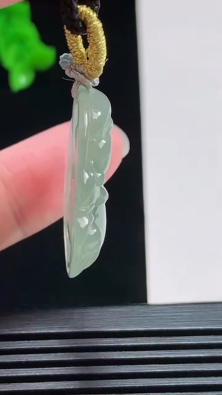 天然A货翡翠佛公吊坠，尺寸27-29-5.5 重量:6.31g
8月1日