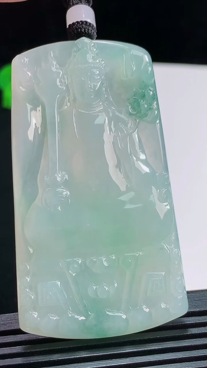 天然A货翡翠飘花虚空藏菩萨吊坠，尺寸61.6-34.5-6 重量:34.26g
8月1日