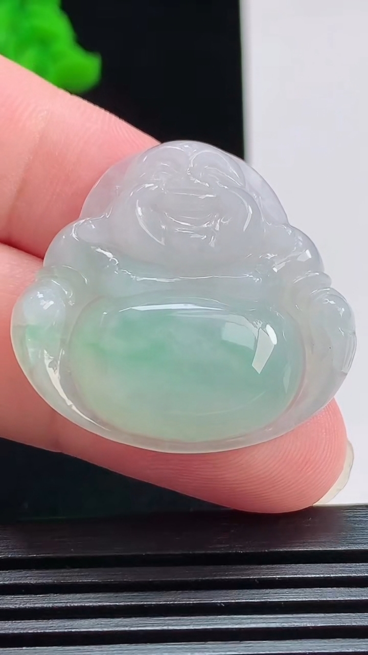天然A货翡翠佛公吊坠，尺寸30-32.6-6 重量:9.49g
8月1日