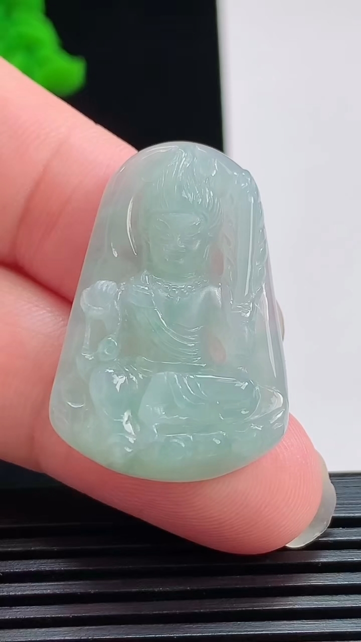 天然A货翡翠不动明王吊坠，尺寸32.6-22-6 重量:7.48g
8月1日