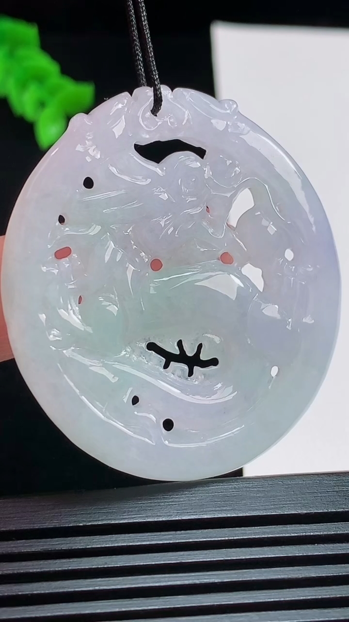 天然A货翡翠龙牌吊坠，尺寸47-42-5 重量:19.16g
8月1日