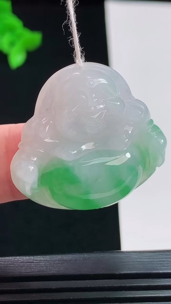 天然A货翡翠佛公吊坠，尺寸29.6-31.6-7.3 重量:10.10g
8月1日