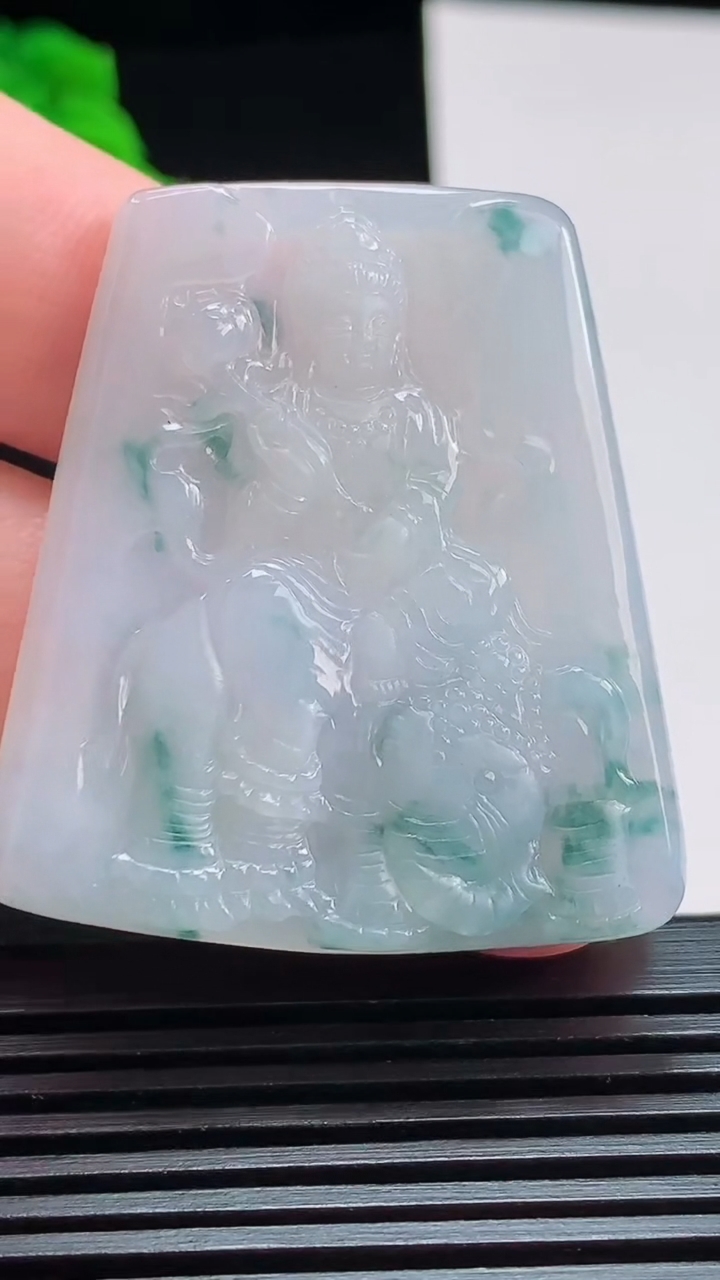 天然A货翡翠飘花普贤菩萨吊坠，尺寸43-38-4.8 重量:16.21g
8月1日
