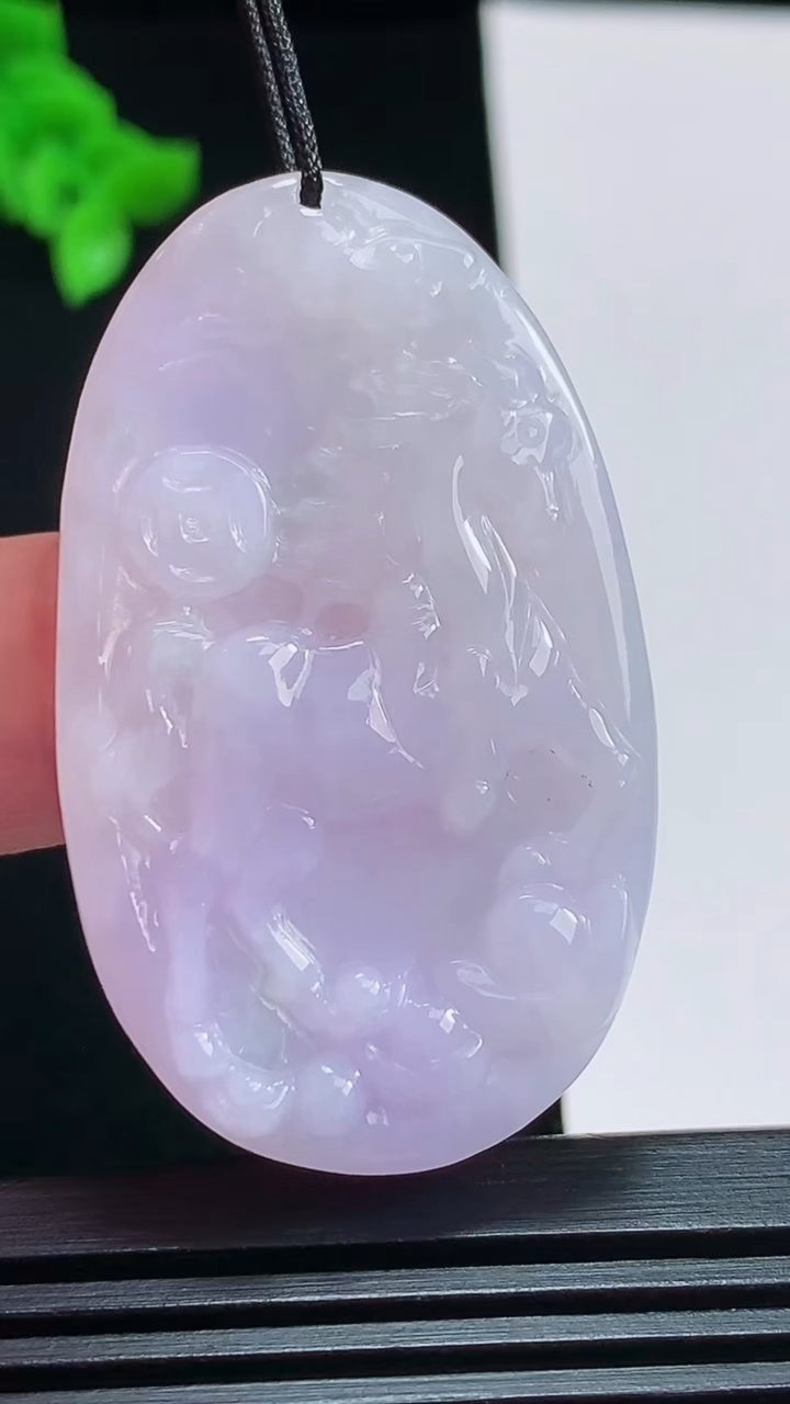 天然A货翡翠紫罗兰生肖马牌吊坠，尺寸46.6-28-5.2 重量:14.26g
8月1日